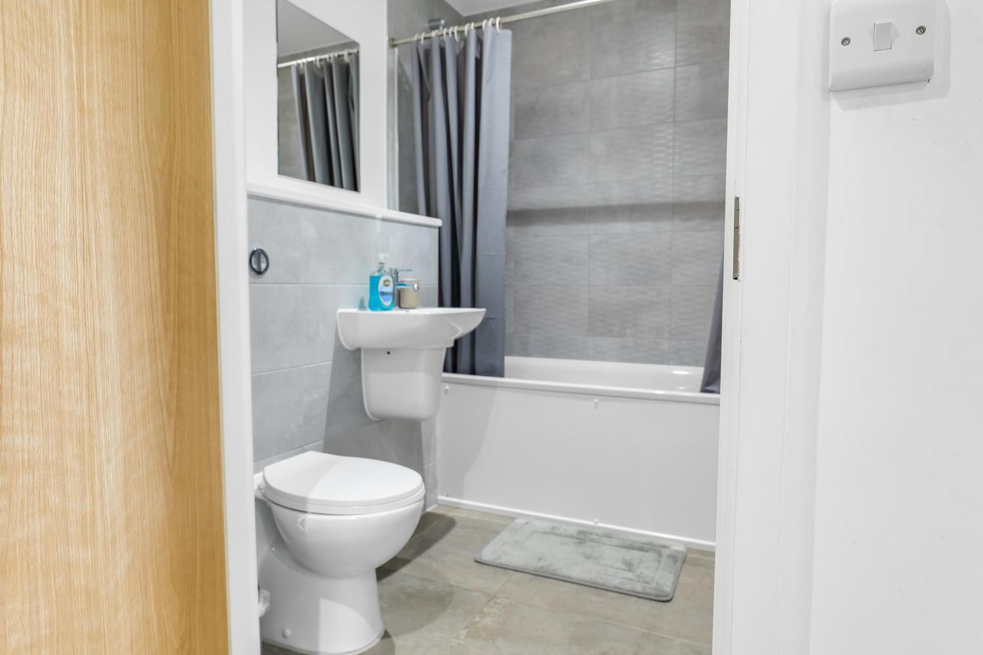 High Rise 2 Bedroom & 2 Bath Apartment With Parking, Balcony & Amazing View Manchester Buitenkant foto
