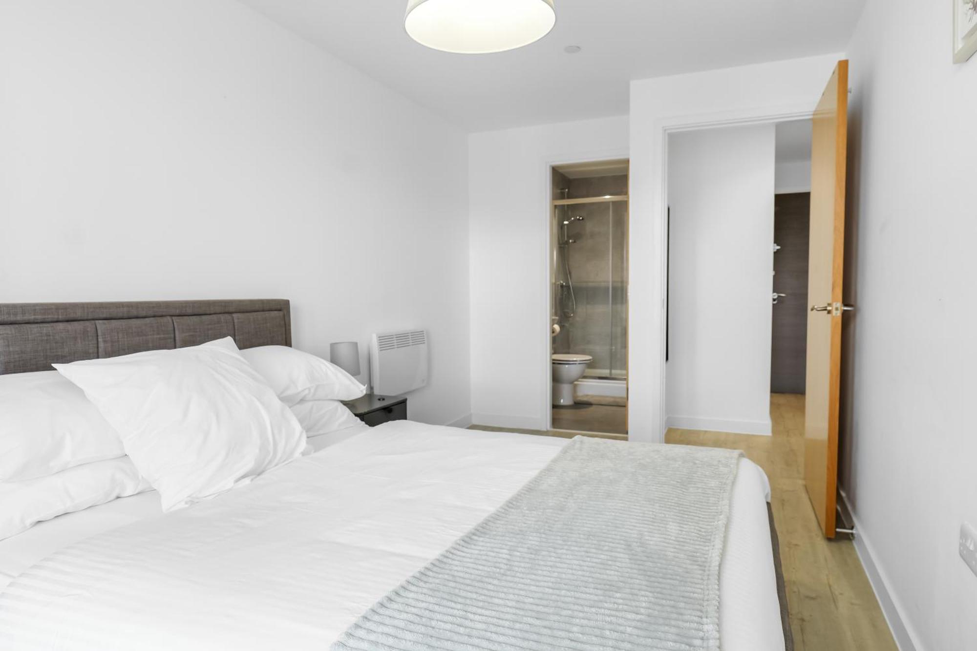 High Rise 2 Bedroom & 2 Bath Apartment With Parking, Balcony & Amazing View Manchester Buitenkant foto