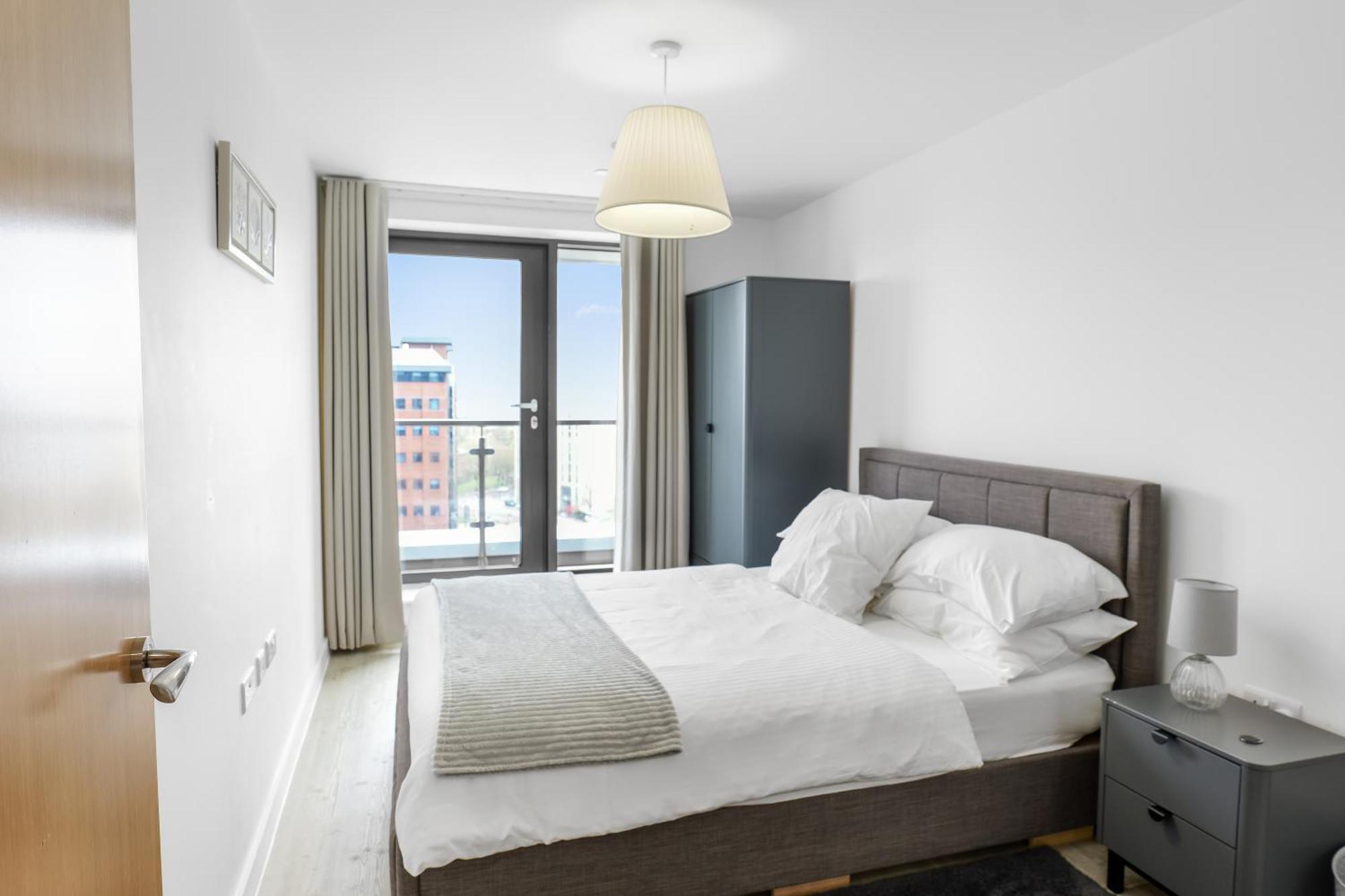 High Rise 2 Bedroom & 2 Bath Apartment With Parking, Balcony & Amazing View Manchester Buitenkant foto